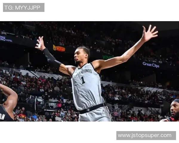 文班亚马首场比赛表现耀眼五次盖帽和隔扣字母哥引发热烈讨论