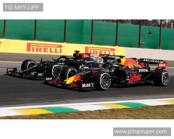 维特尔与汉密尔顿的巅峰对决：赛车界的传奇之战与时代交锋