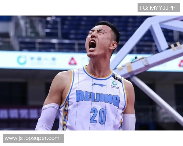 翟晓川：从篮球场上的拼搏者到生活中的奋斗者，探索他的成长与蜕变之路