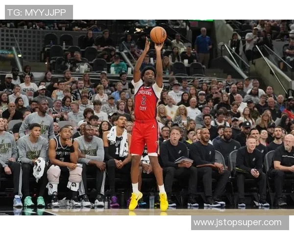 赫伯特琼斯的篮球生涯与成就探索：从新秀到明星的成长之路