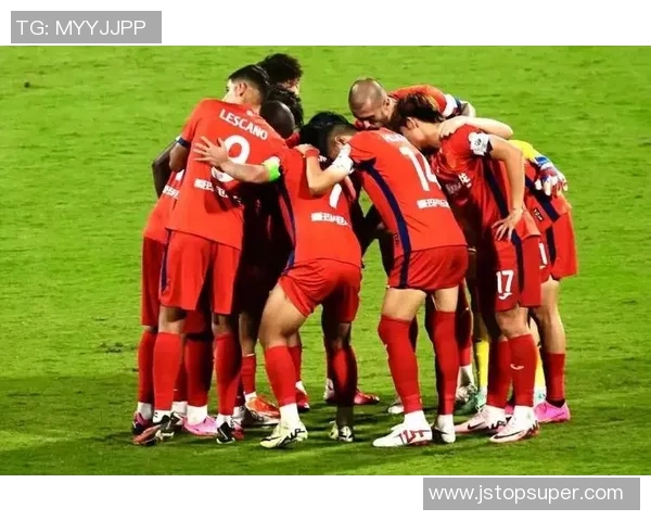 重庆羽毛球队在世锦赛积分榜上以82分稳居第一名展现强劲实力