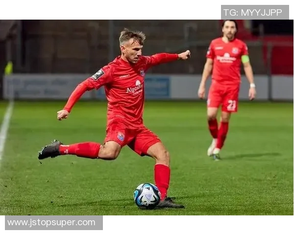 雷根斯堡与菲尔特的激烈对决展现足球魅力与团队精神 雷根斯堡与菲尔特的激烈对决展现足球魅力与团队精神