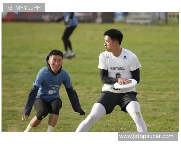 重庆飞盘队与上海飞盘队赛后复盘分析比赛节奏与战术对抗